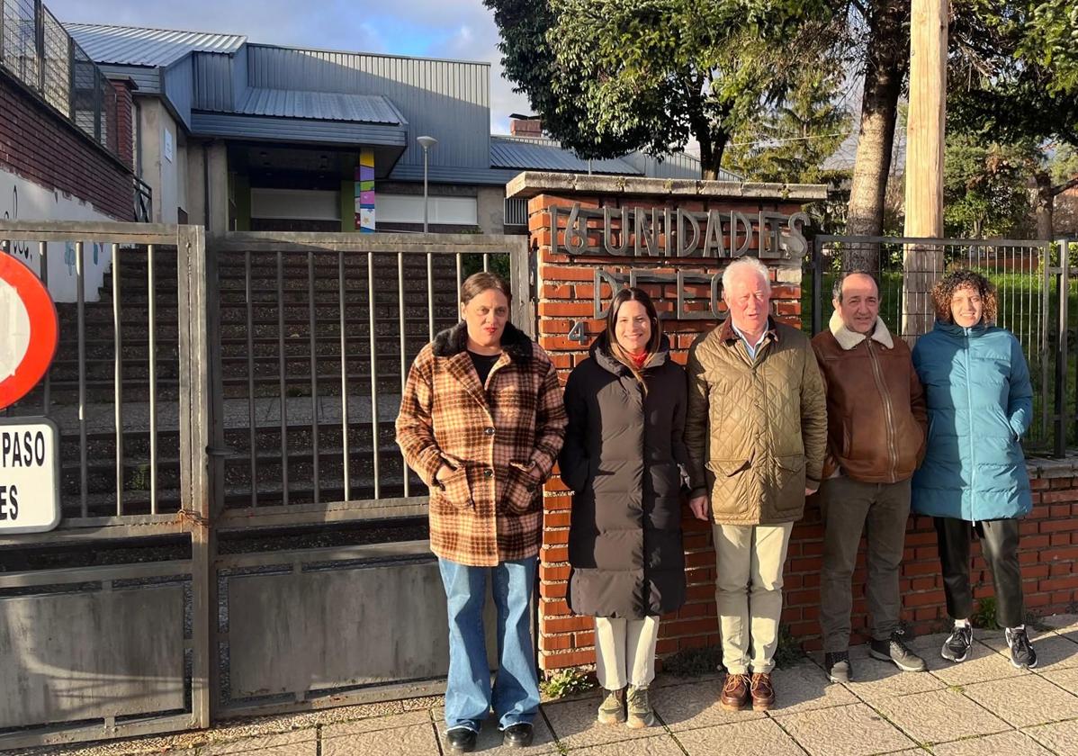 Representantes del PSOE de Fabero en el CEIP La Cortina.