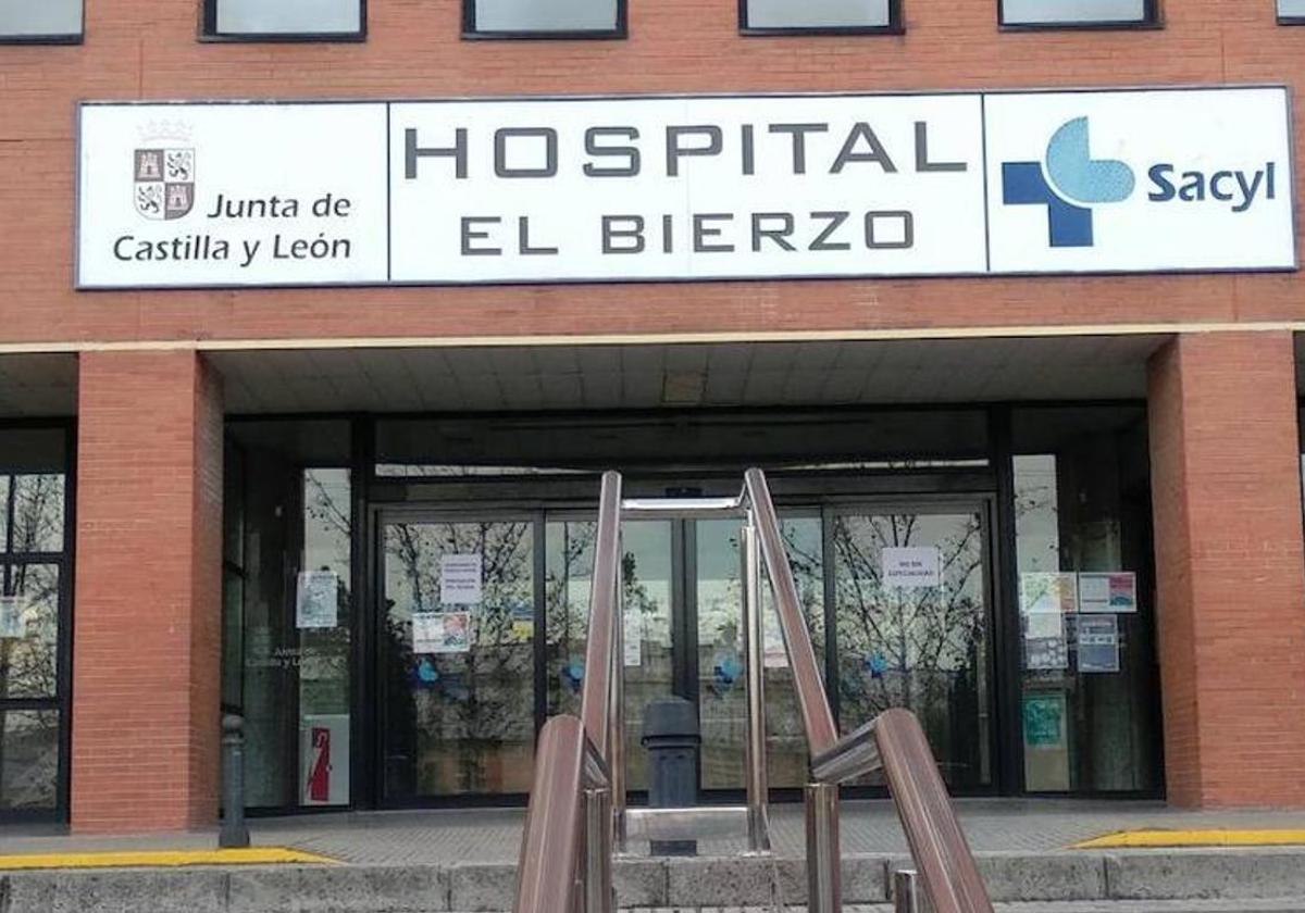 Entrada principal del Hospital El Bierzo.