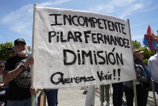 Concentración por la sanidad pública en el hospital El Bierzo de Ponferrada.