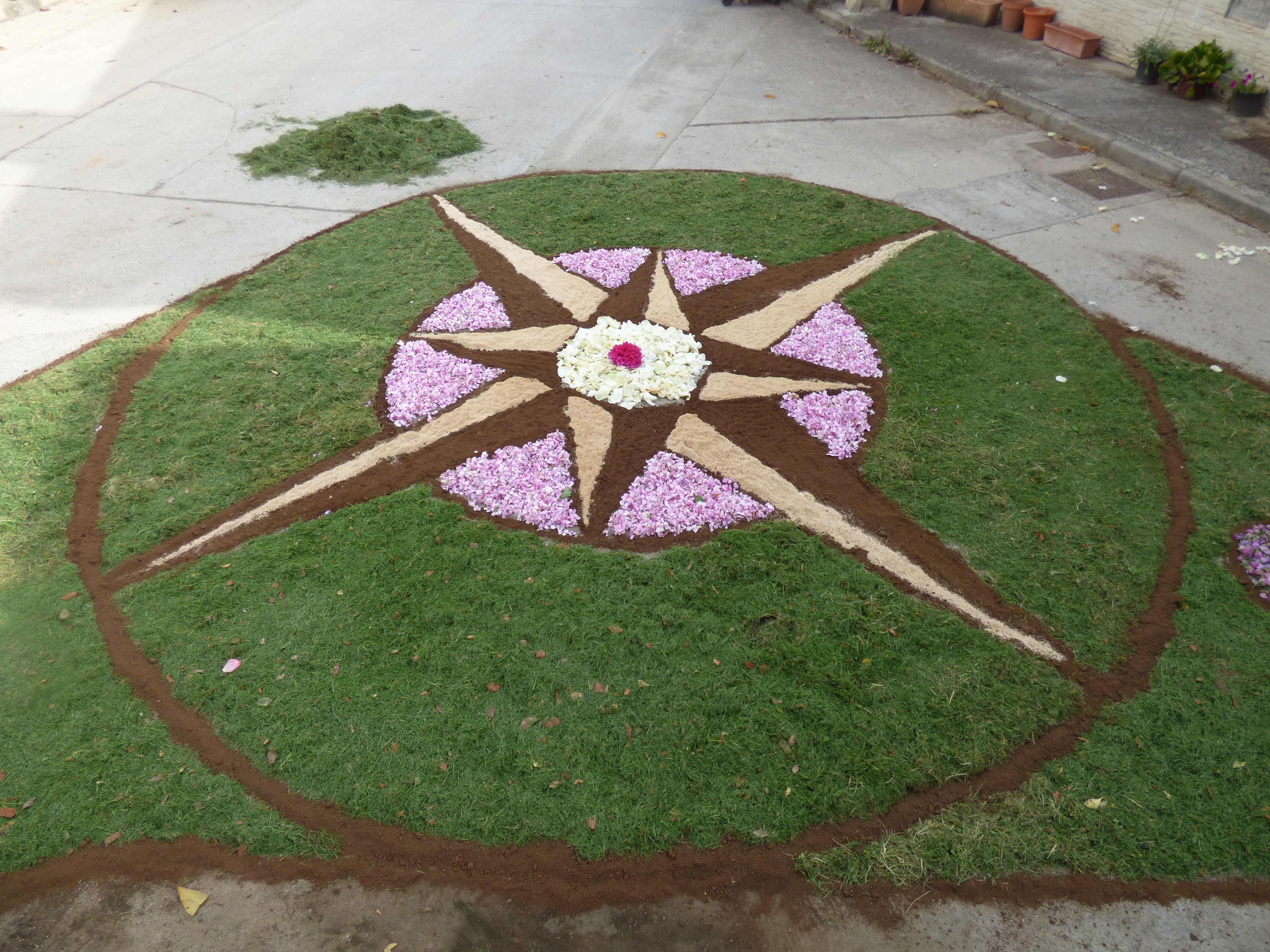 Las alfombras florales que llenaban las calles de color