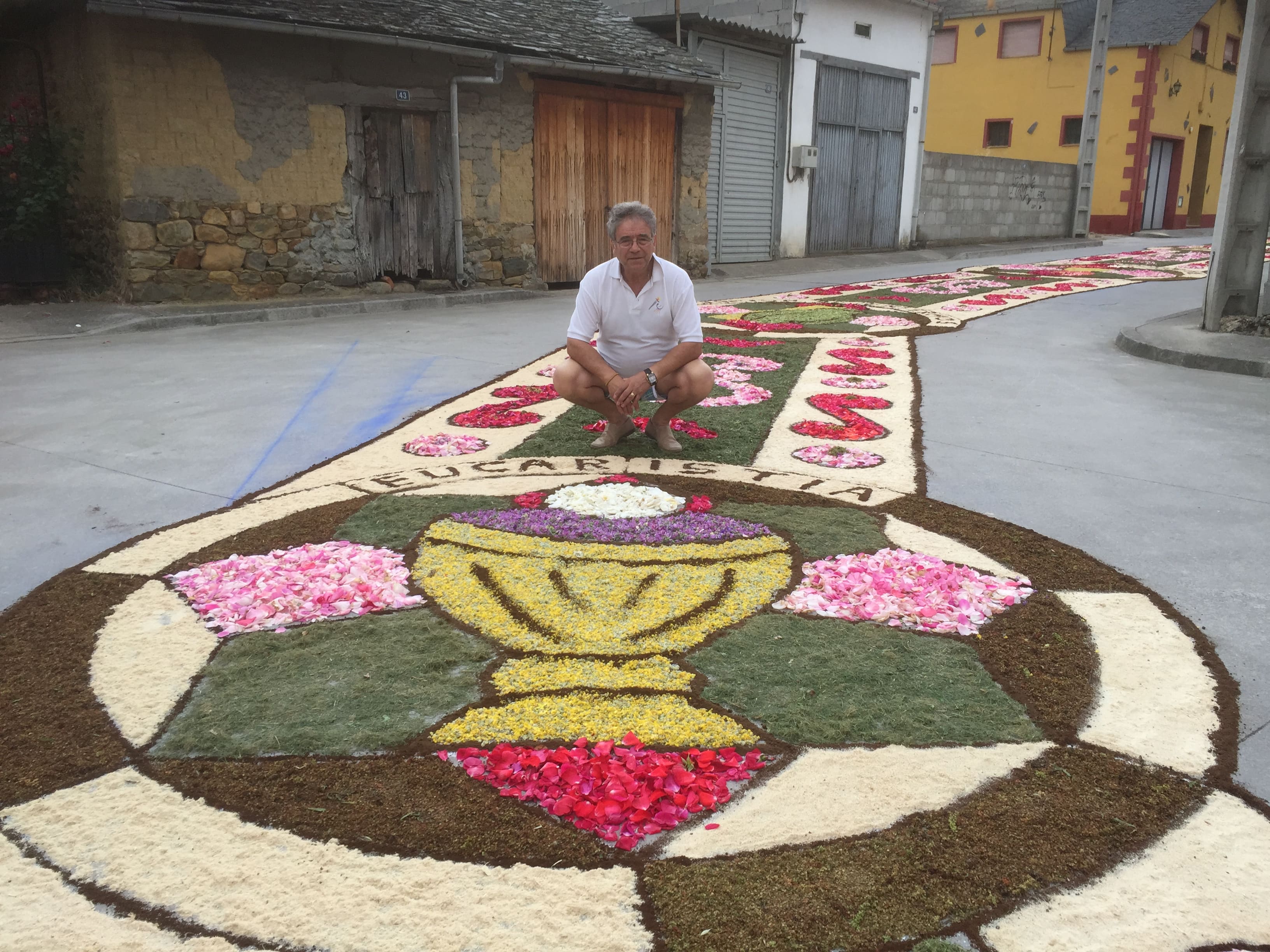 Las alfombras florales que llenaban las calles de color