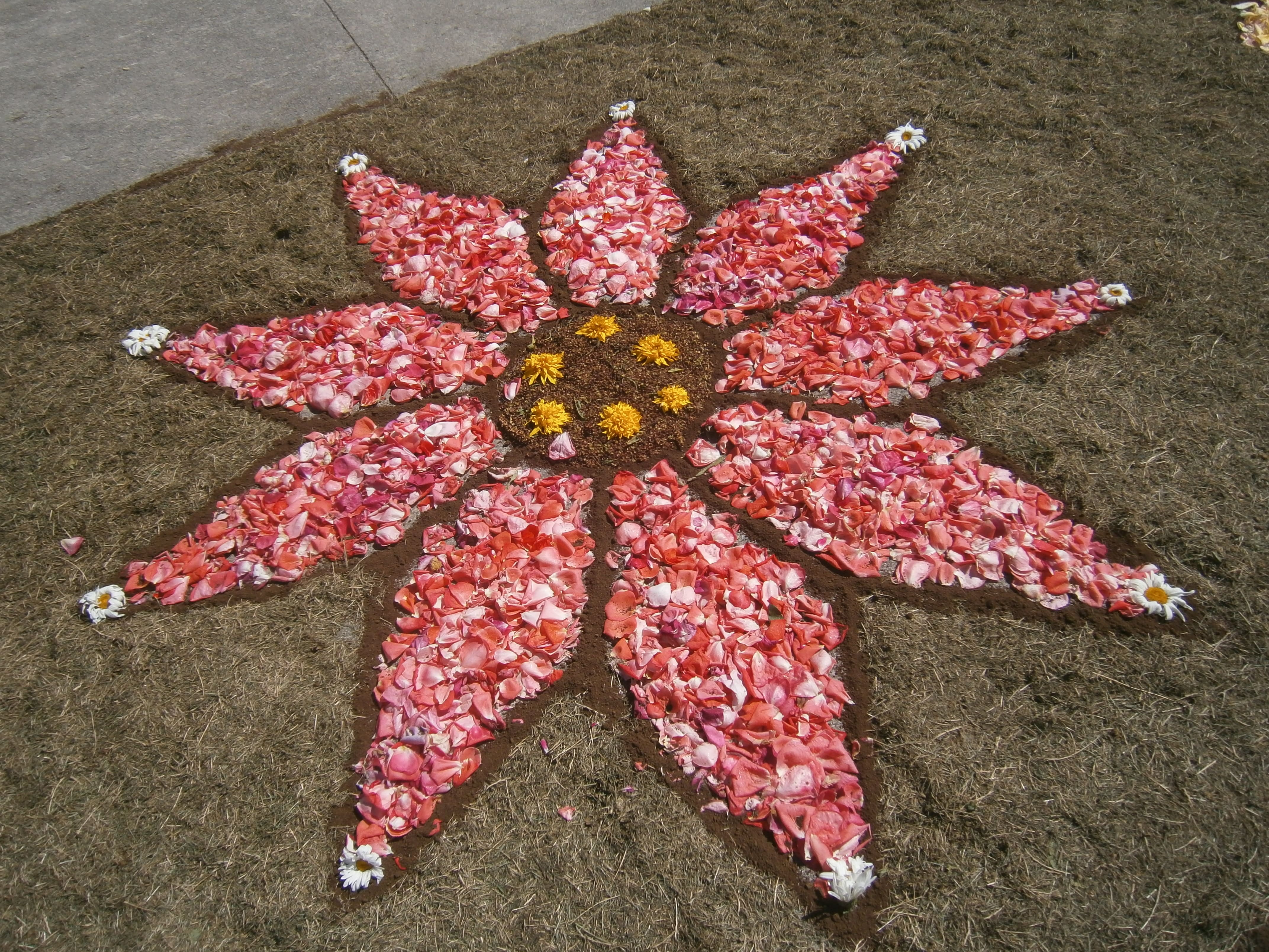 Las alfombras florales que llenaban las calles de color