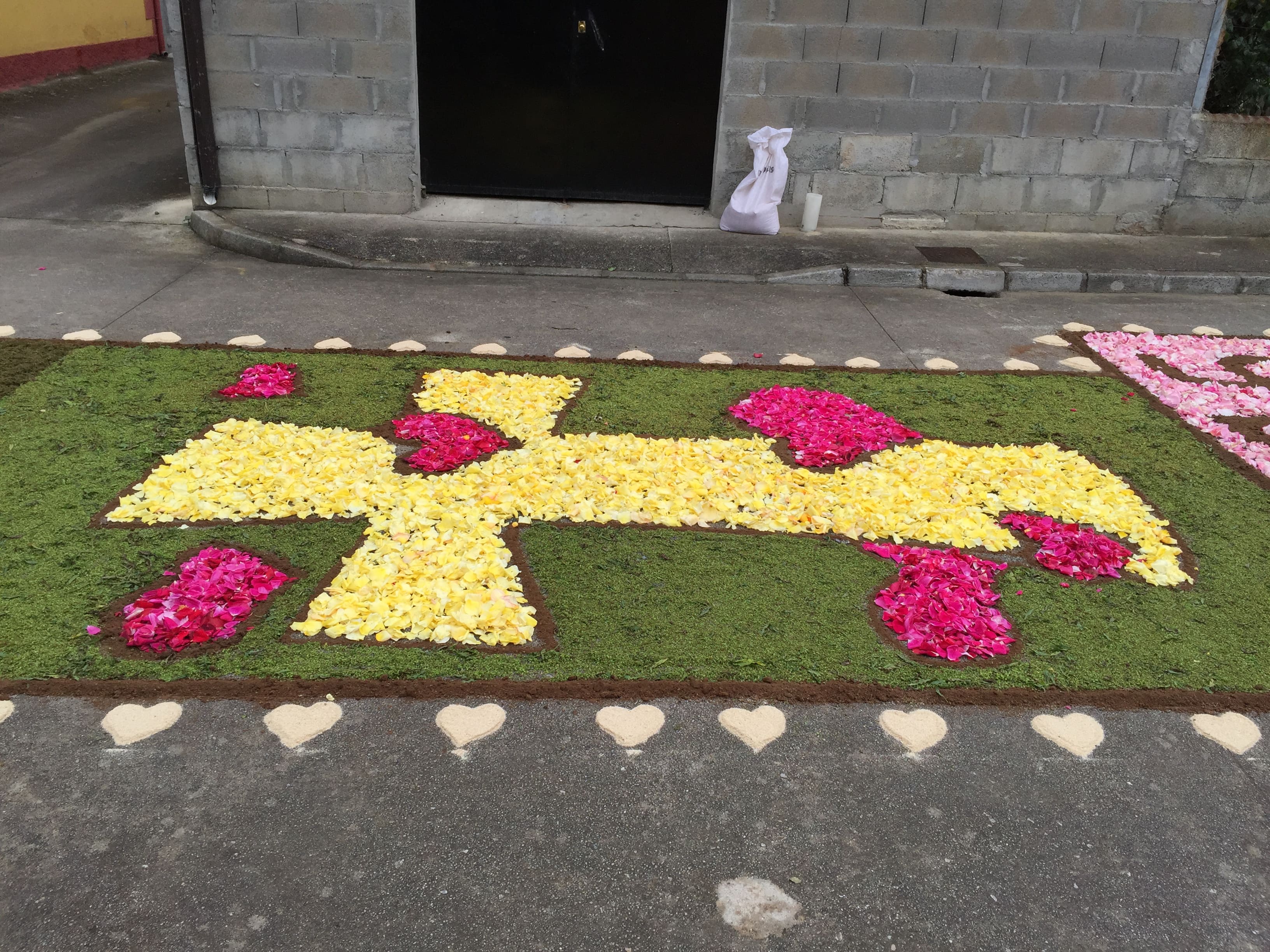 Las alfombras florales que llenaban las calles de color