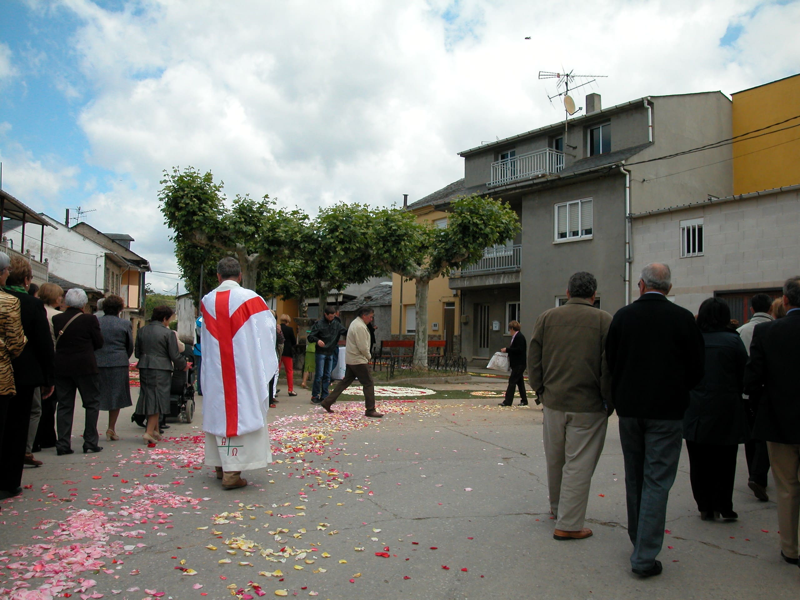 Las alfombras florales que llenaban las calles de color