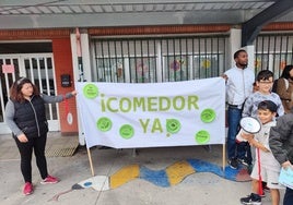 Imagen de una de las protestas de padres, madres y alumnos del CEIP de La Placa para exigir un comedor.