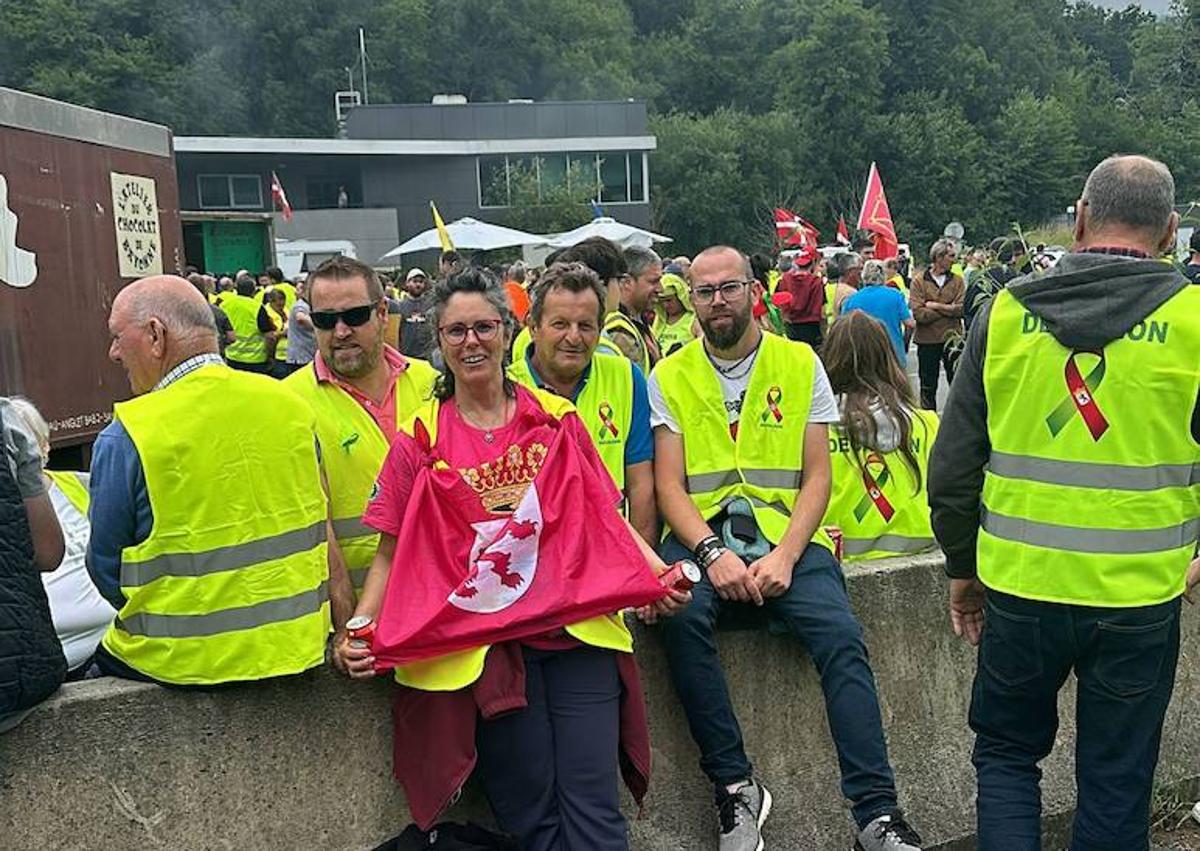 Imagen secundaria 1 - Los representantes del sector llevaron la voz del Bierzo y León a las movilizaciones de Irún.