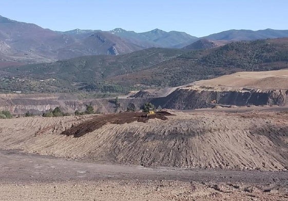 Trabajos de restauración ambiental de la Gran Corta de Fabero.