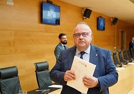 El consejero de Sanidad, Alejandro Vázquez, anunció a aprobación del Plan Funcional de la unidad de Radioterapia del Bierzo.