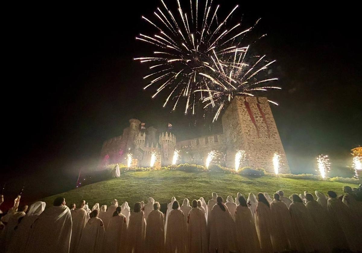 El desfile de la Noche Templaria de Ponferrada reunió a más de 19.000 personas