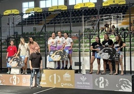 El alcalde de Ponferrada, Marco Morala, junto a algunas de las triunfadoras de la February Challenge.