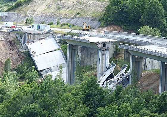 Autovía A-6 a la altura del viaducto.