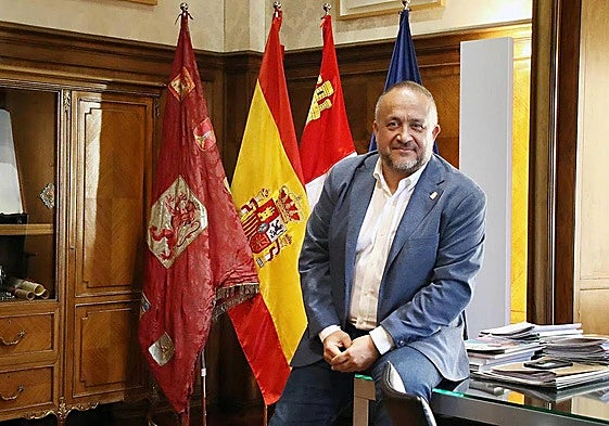 Imagen del portavoz del PSOE en Bembibre y presidente de la Diputación, Gerardo Álvarez Courel.
