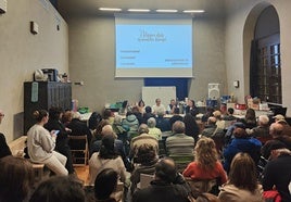 Imagen de la reunión del colectivo ciudadano OncoBierzo en La Térmica Cultural.