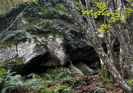 La cueva de la Raposa, en la que se escondieron los tres hombres, en la actualidad