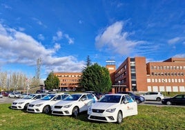 Vehículos entregados por la Junta a la Gerencia Sanitaria del Bierzo.