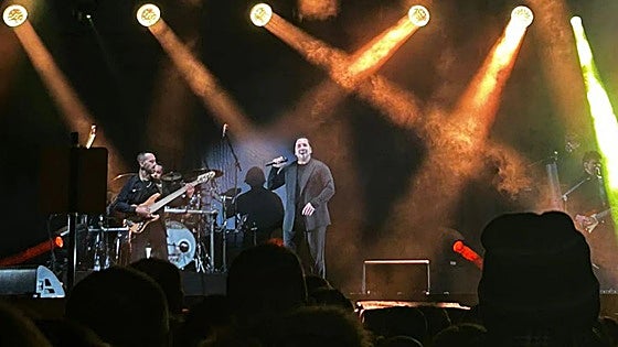 El cambio físico de David Bustamante en su concierto en Ponferrada se hace viral
