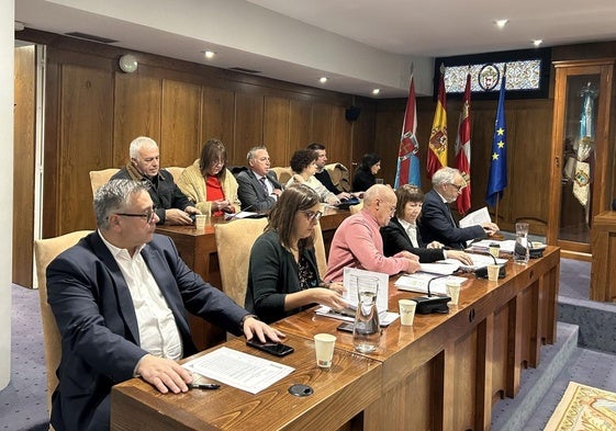 Imagen de archivo de los concejales socialistas del Ayuntamiento de Ponferrada durante un pleno.