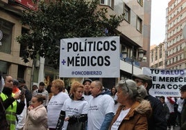 Imagen de la manifestación de OncoBierzo que sacó a la calle a más de 12.000 personas en Ponferrrada para exigir oncólogos.