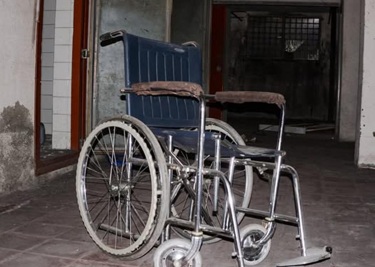 Imagen secundaria 1 - Imágenes de lugares abandonados capturadas por Víctor Olano.