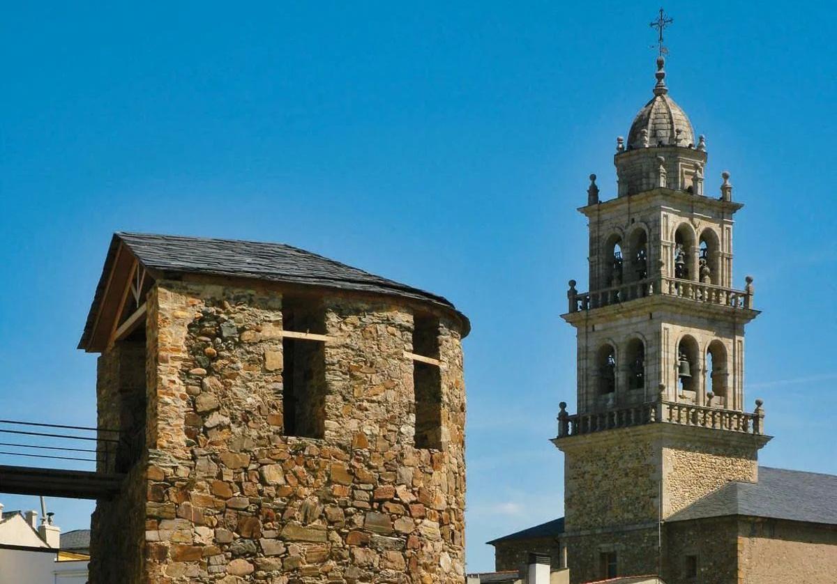 Torre de la basílica de la Encina de Ponferrada visto desde el Castillo de los Templarios.