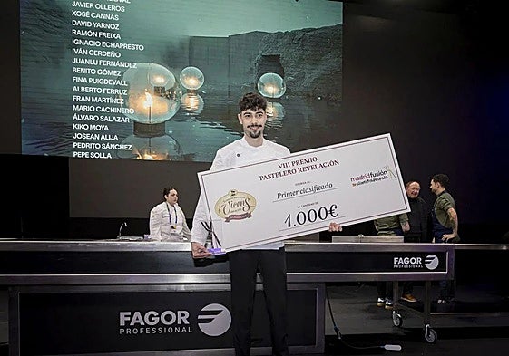 El ponferradino Luis Fernández, ganador de la séptima edición del Premio Pastelero Revelación de Madrid Fusión Alimentos de España.