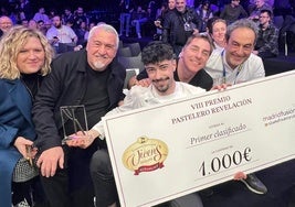 Luis Fernández celebra su premio con rostros conocidos de la pastelería como Paco Torreblanca o Jordi Roca.