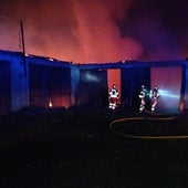 Un incendio calcina una nave en la localidad de Viloria