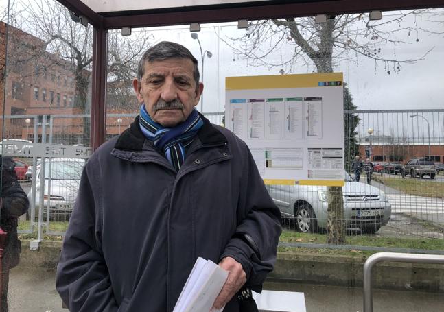 José Luis Mouriz es uno de los usuarios que manifiesta su malestar por los cambios en el servicio de bus urbano.