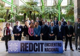 La vicepresidenta y ministra para la Transición Ecológica y el Reto Demográfico, Sara Aagesen, (5I), presidió la firma de los protocolos de adhesión a la RedCIT en Ponferrada.