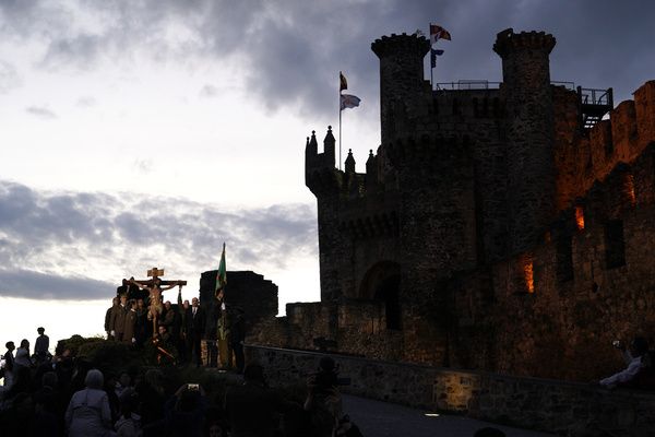 Traslado al Castillo y Entronización del Cristo de la Esperanza.