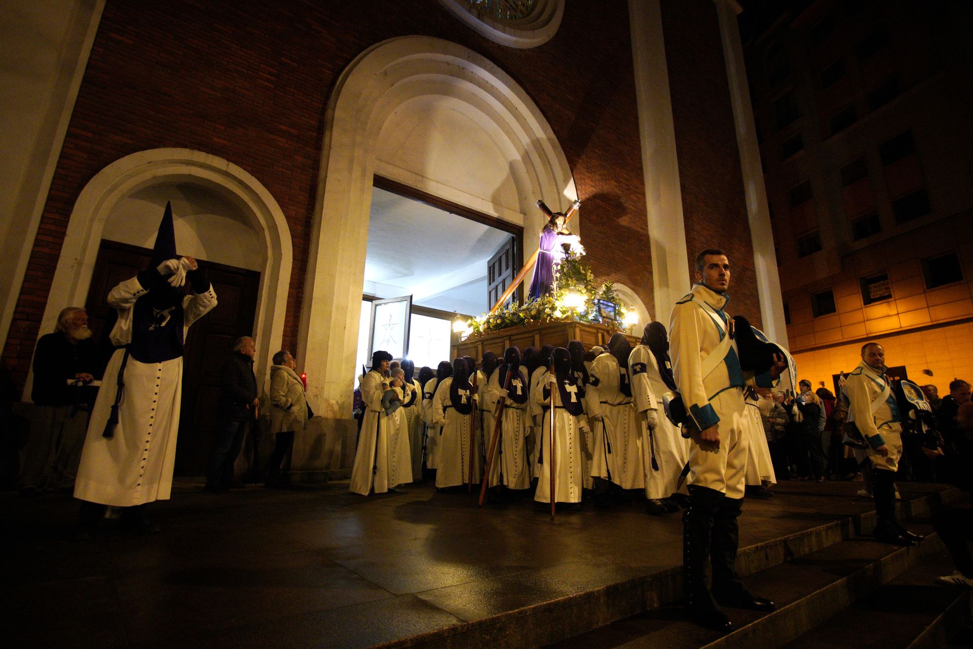 La Procesión del Silencio de Ponferrada, en imágenes