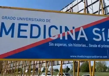 CB instala vallas publicitarias para reclamar Medicina en el campus de Ponferrada
