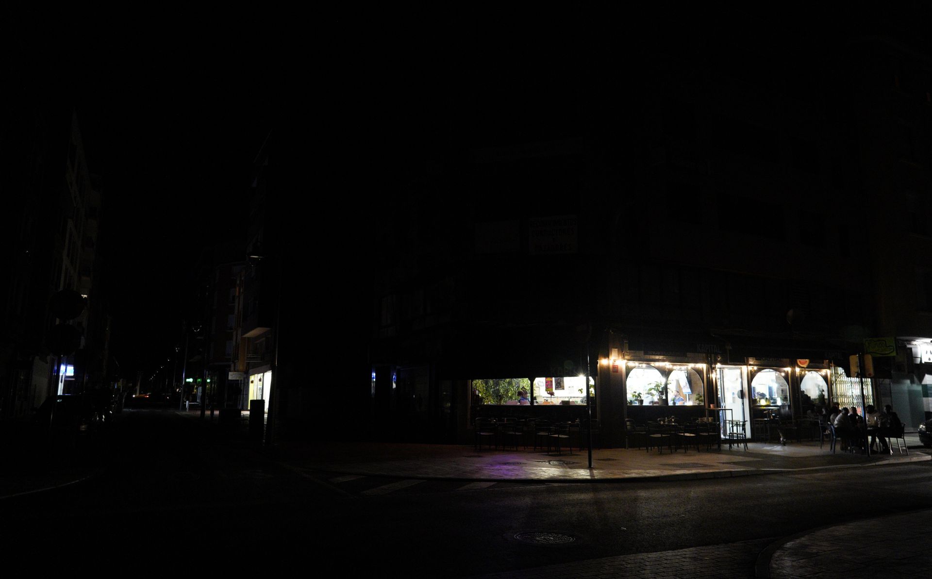 Apagón en la capital berciana durante la noche.