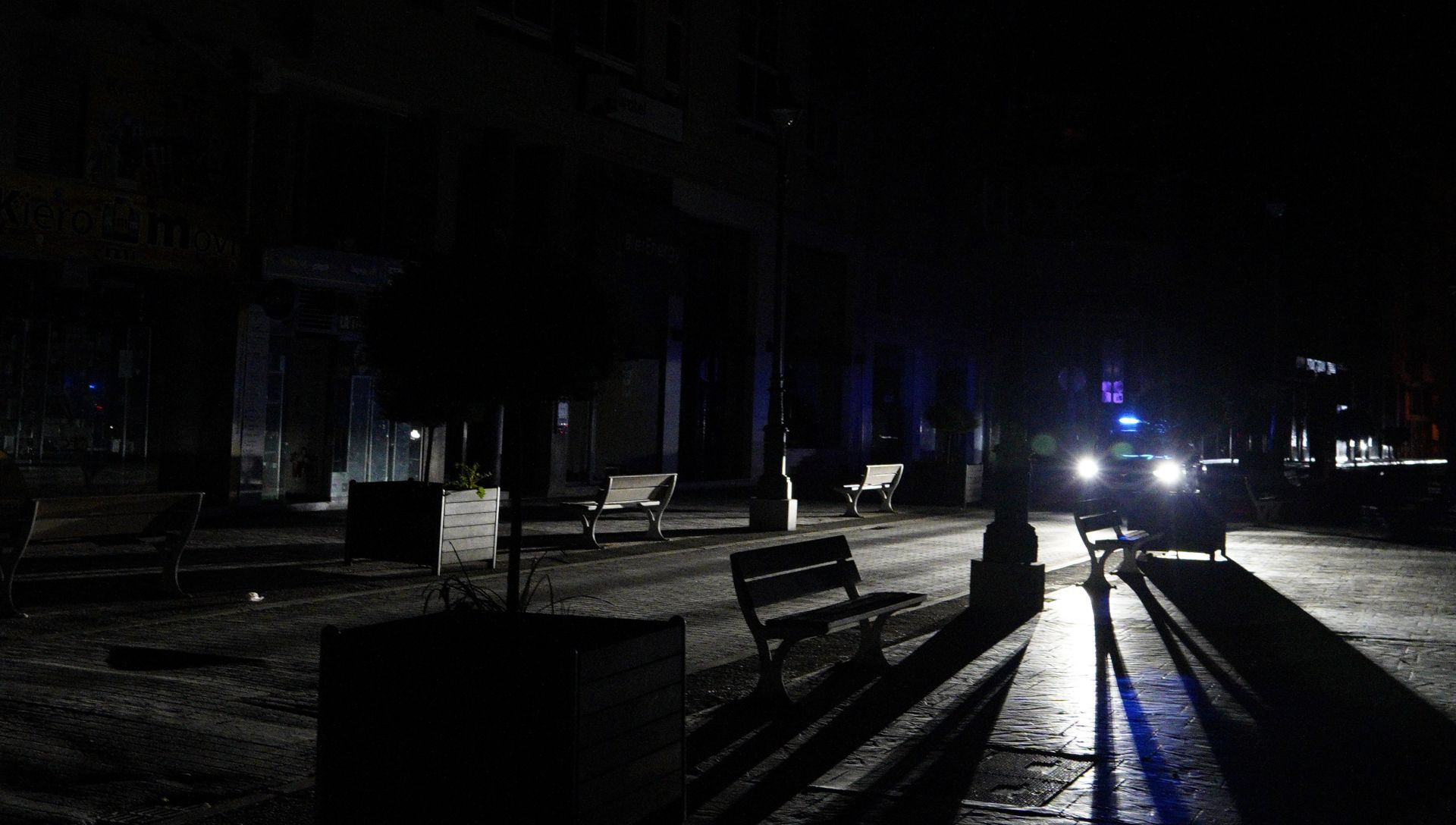 Apagón en la capital berciana durante la noche.