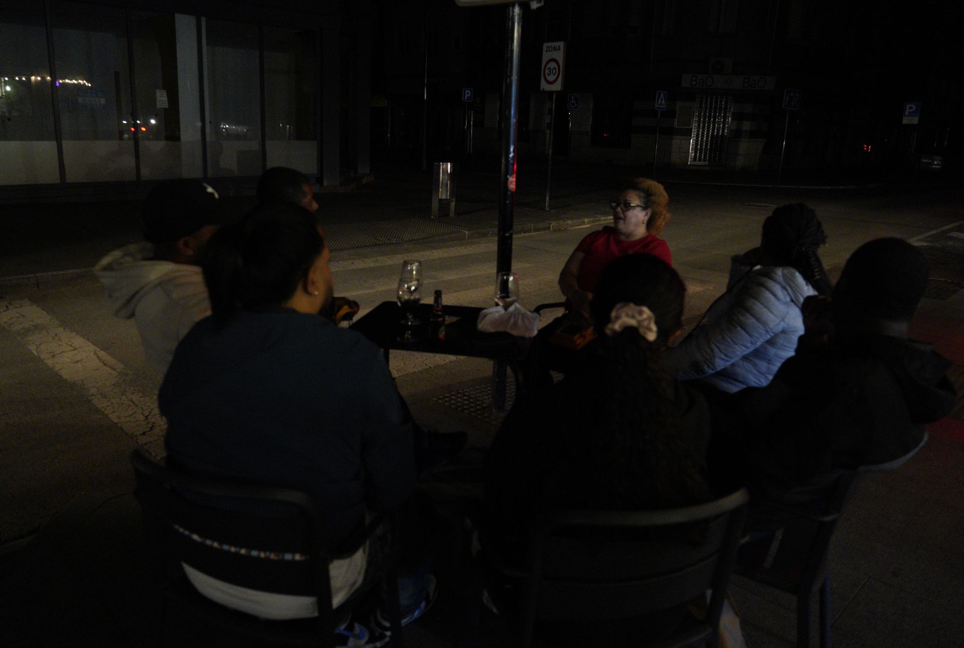 Apagón en la capital berciana durante la noche.