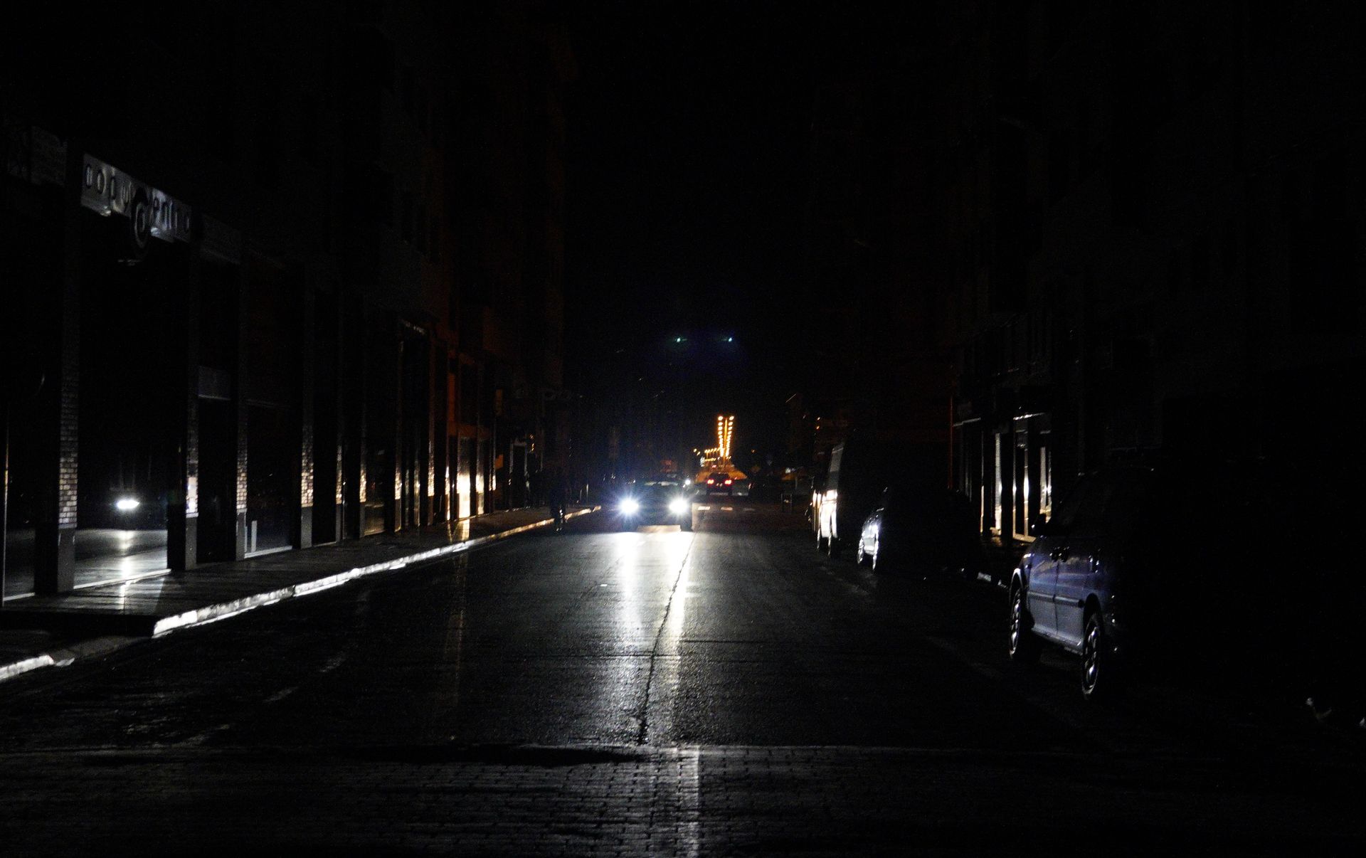 Apagón en la capital berciana durante la noche.