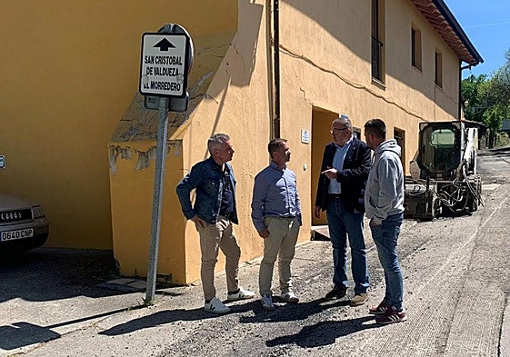 El vicepresidente de la Diputación se reunió con los representantes vecinales para explicar las actuaciones.