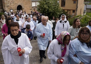 Momento de la procesión en Quintana de Fuseros.