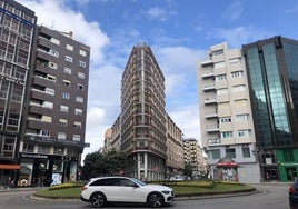 Imagen del edificio Uría de Ponferrada (C), el primer rascacielos de La Ciudad del Dólar que recuerda al Flatiron de Nueva York