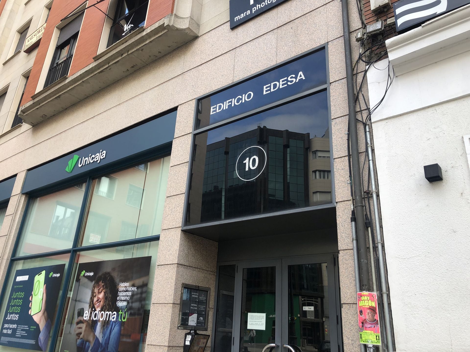 Imagen del portal de acceso al edificio Edesa donde estuvo el antiguo teatro.