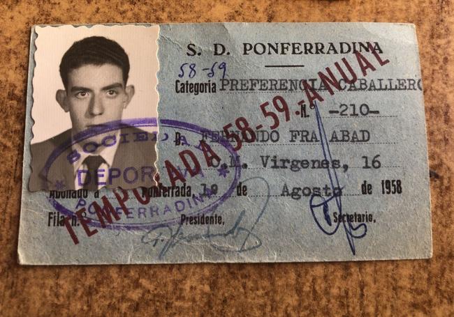 El carné de la Deportiva de Frá en la temporada de 1958-59.
