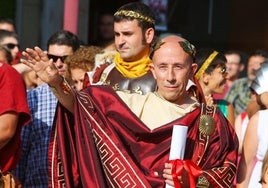 El César participa en una de las recreaciones de Ludus Bergidum Flavium en Cacabelos.