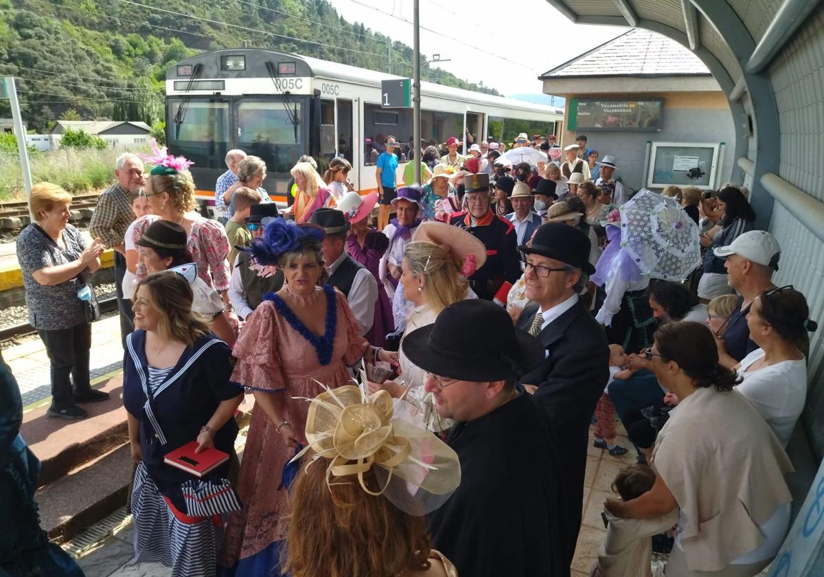 Imagen de uno de los actos tradicionales de Toral en Tren, el viaje de época.