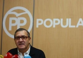 El portavoz municipal del PP en Cacabelos, Adolfo Canedo.