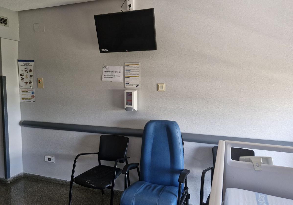 Imagen de una televisión en una de de las habitaciones del Hospital del Bierzo.