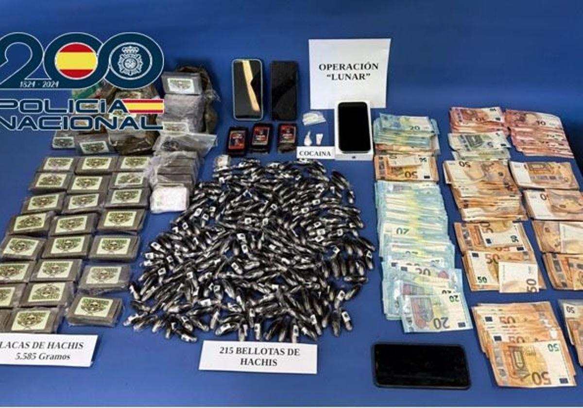 Imagen de la droga y dinero incautado.