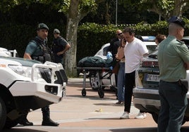 La pelea y el tiroteo en la plaza Santa Bárbara de Bembibre acabó con la vida de un hombre de 71 años.