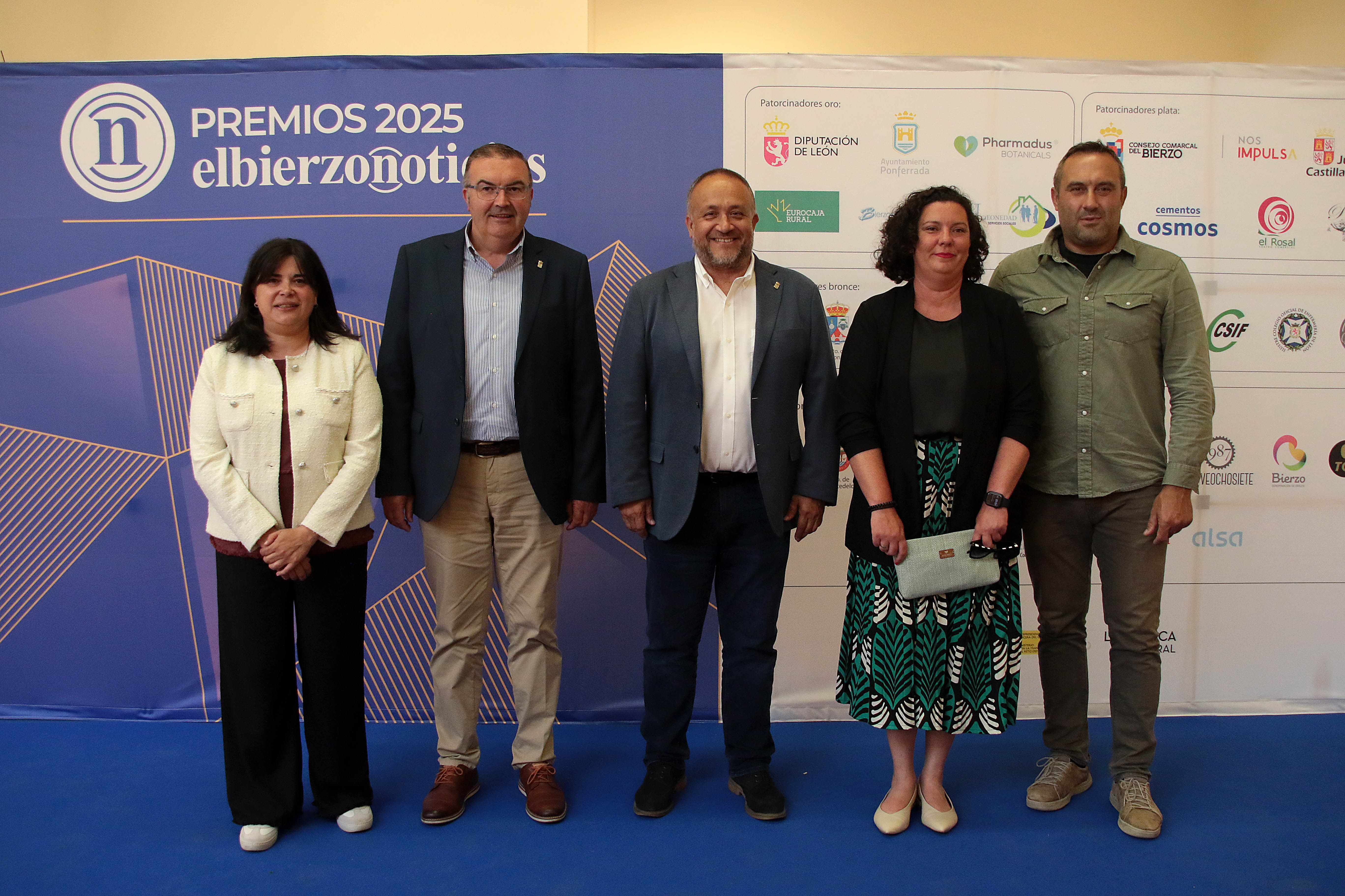 Lucía Osorio (diputada provincial), Roberto Aller (vicepresidente de la Diputación de León), Gerardo Álvarez (presidente de la Diputación de León), Irene González (diputada) y Luis Alberto Arias (vicepresidente de la Diputación de León para El Bierzo).