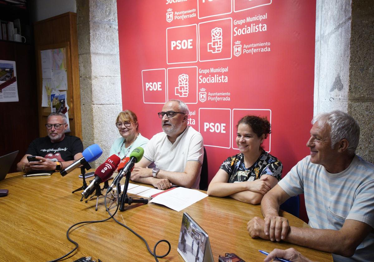 Imagen de la comparecencia del PSOE para hacer un balance de los 2 años de gobierno de PP y CB.