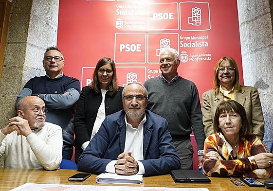 Imagen de archivo de algunos de los concejales socialistas en el Ayuntamiento de Ponferrada.
